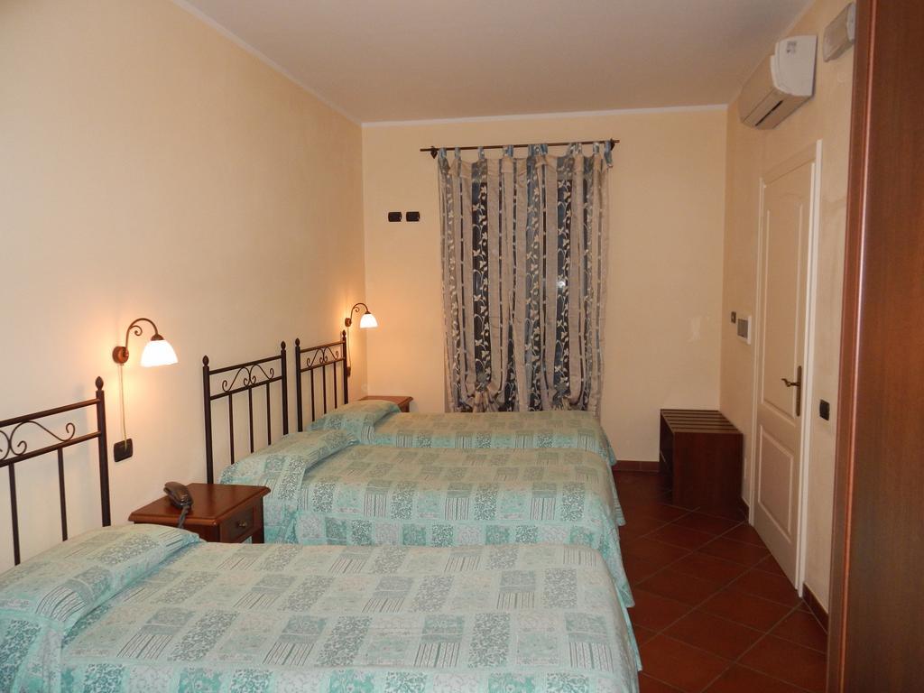 Risthotel Pizzeria Italia Godiasco Quarto foto